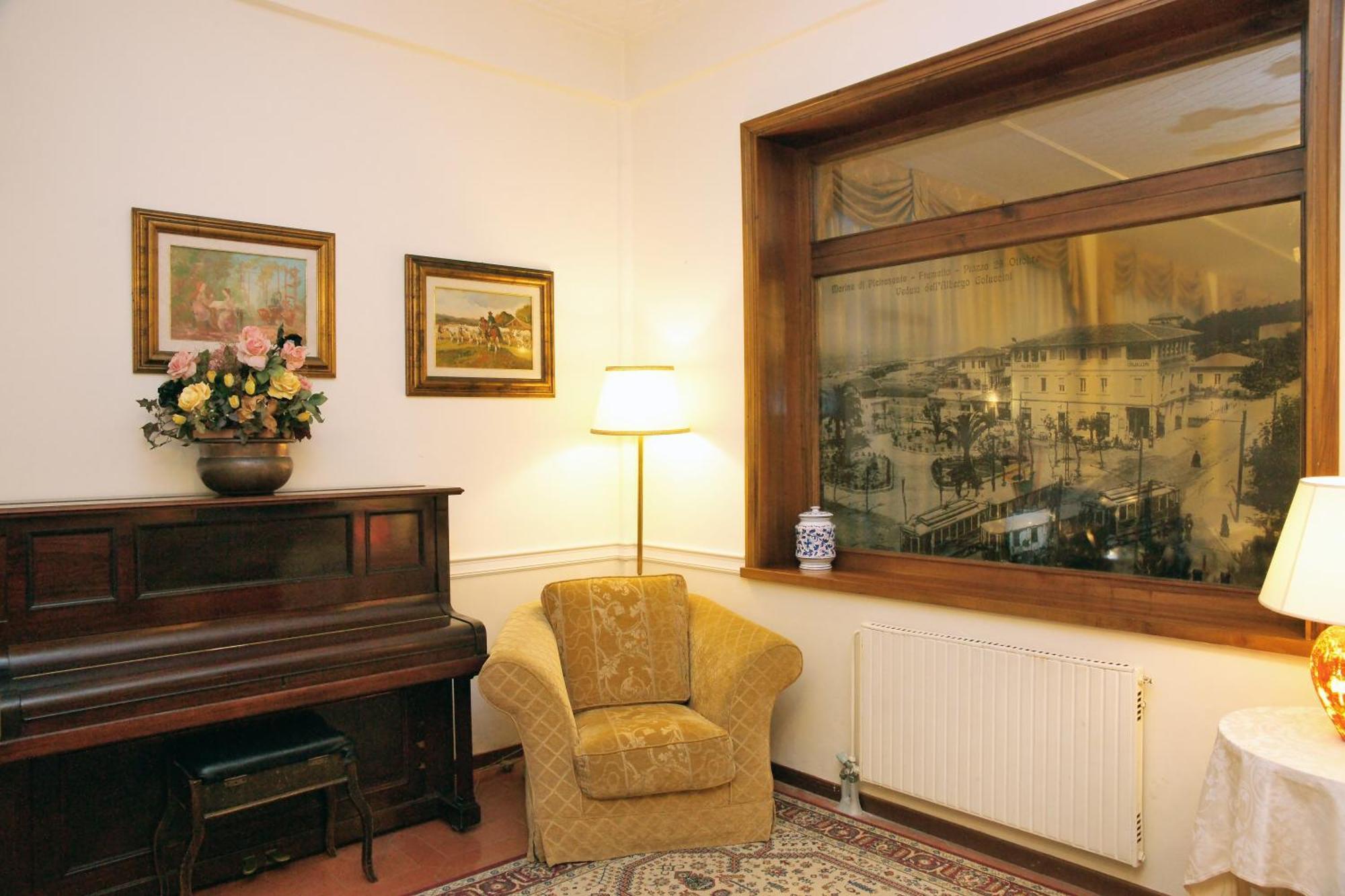 מרינה די פיאטרסנטה Hotel Coluccini מראה חיצוני תמונה