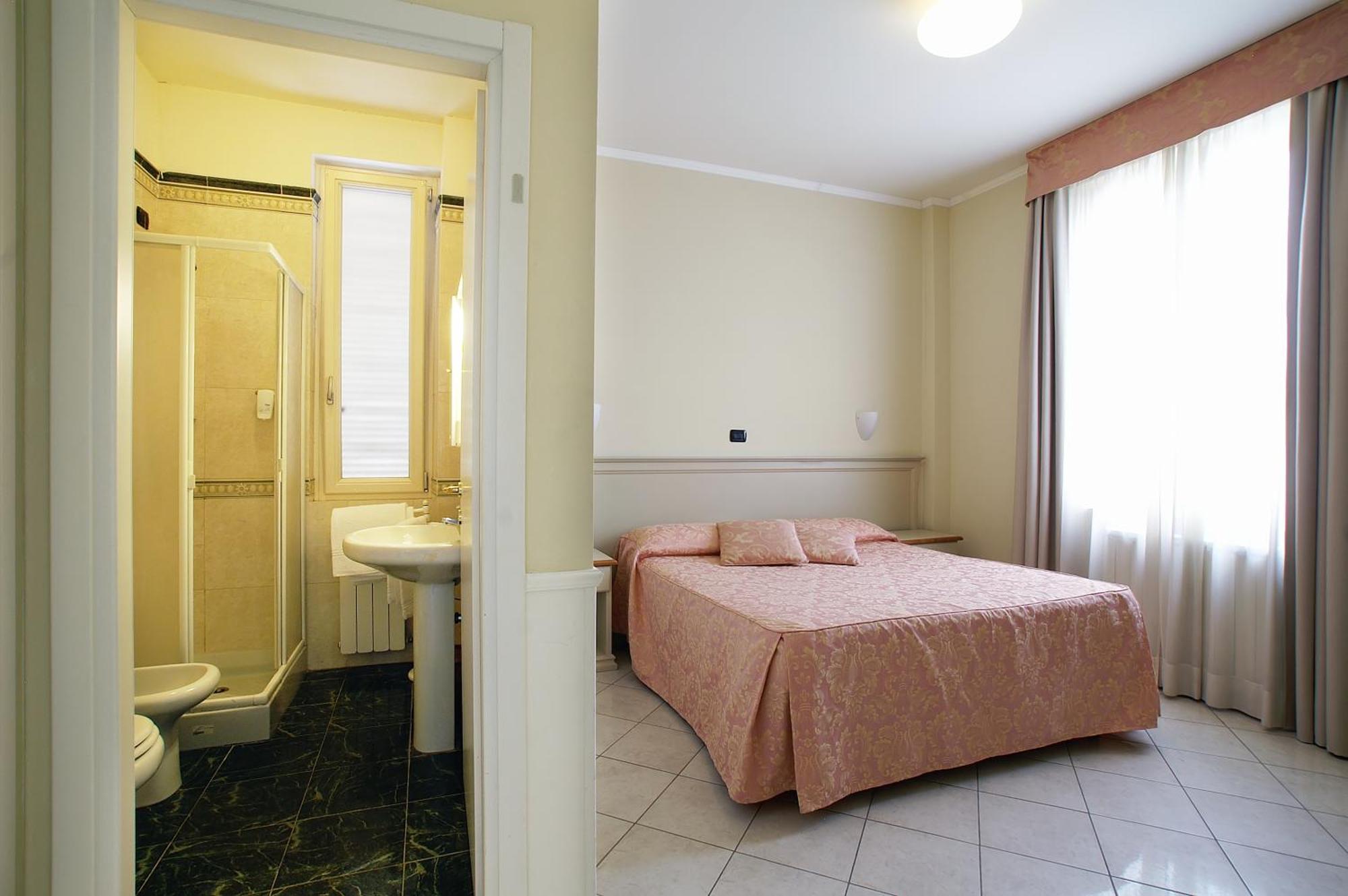 מרינה די פיאטרסנטה Hotel Coluccini מראה חיצוני תמונה