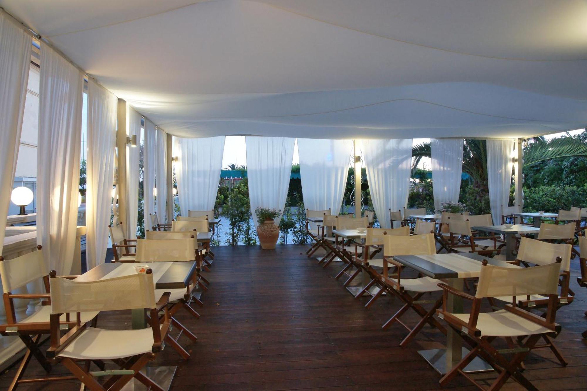 מרינה די פיאטרסנטה Hotel Coluccini מראה חיצוני תמונה