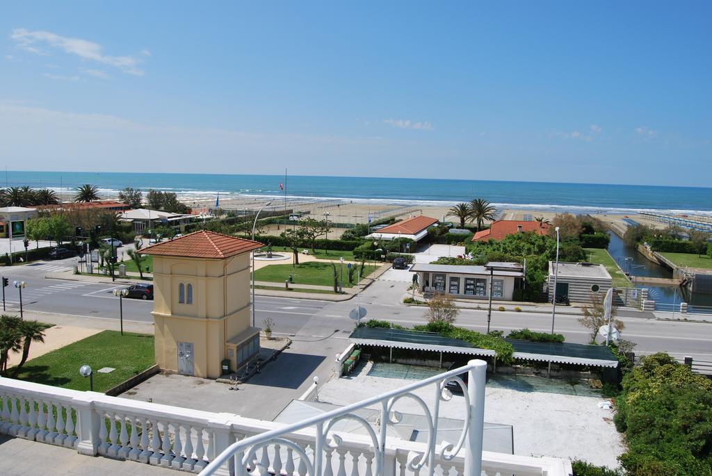 מרינה די פיאטרסנטה Hotel Coluccini מראה חיצוני תמונה