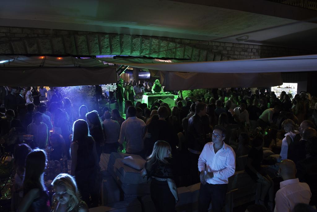 מרינה די פיאטרסנטה Hotel Coluccini מראה חיצוני תמונה