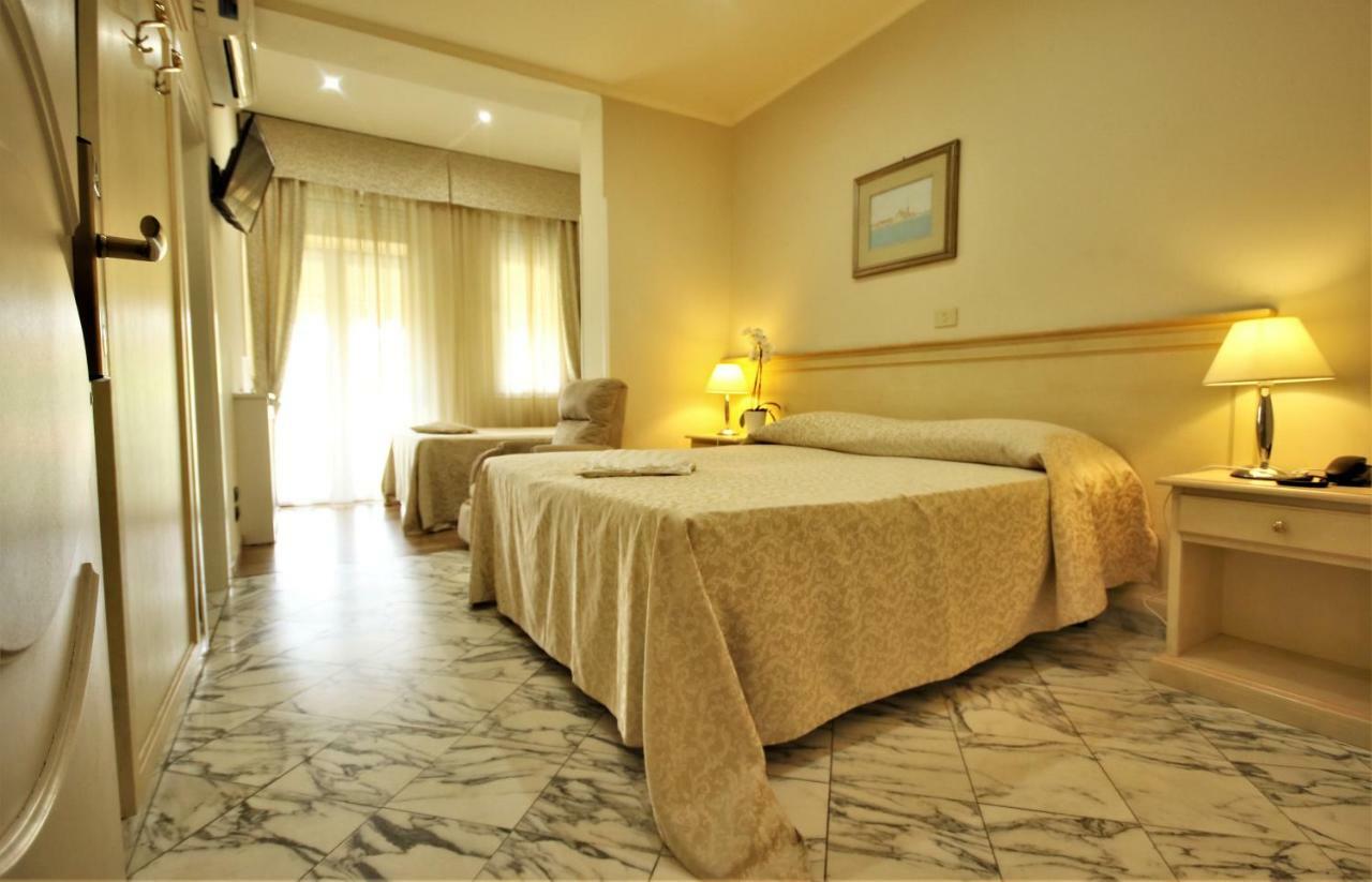 מרינה די פיאטרסנטה Hotel Coluccini מראה חיצוני תמונה