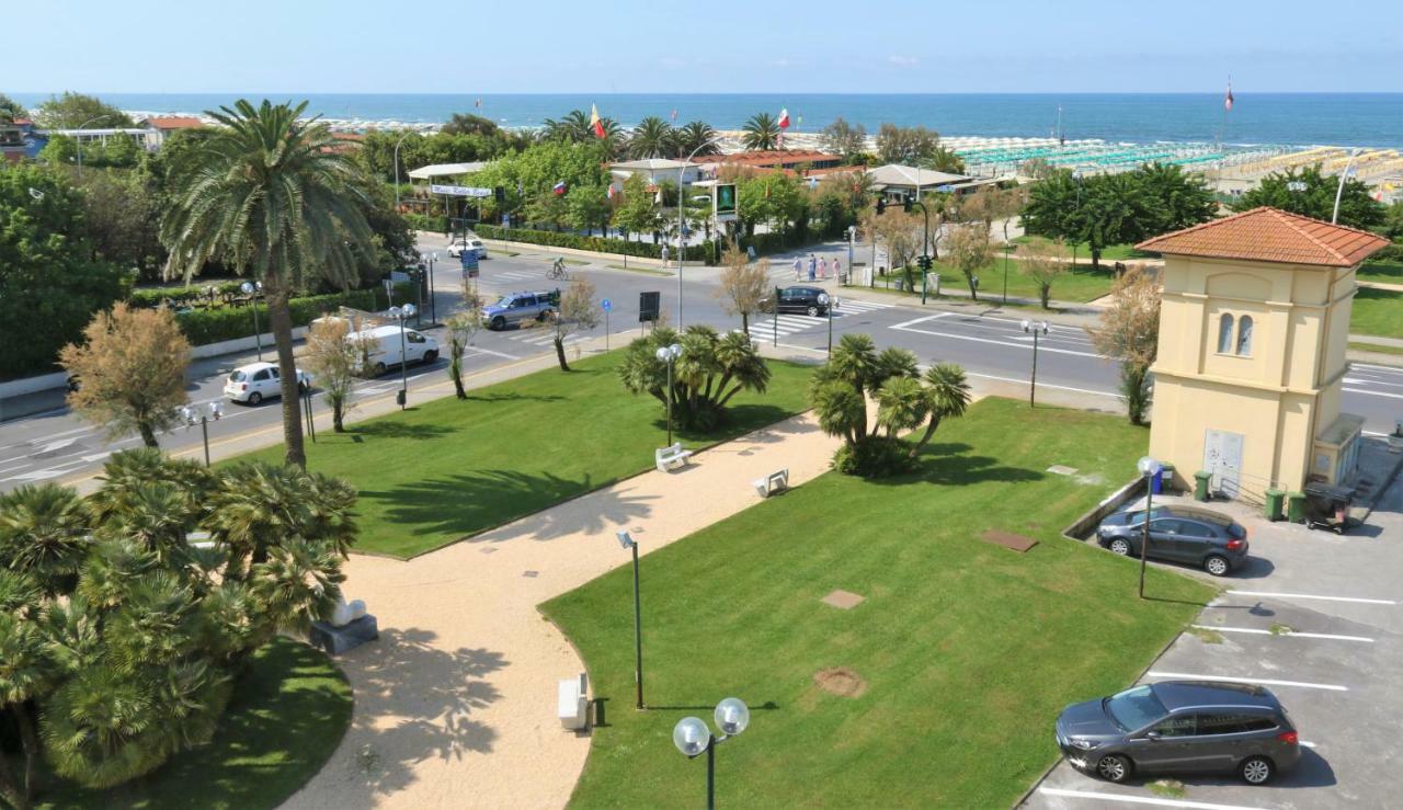 מרינה די פיאטרסנטה Hotel Coluccini מראה חיצוני תמונה