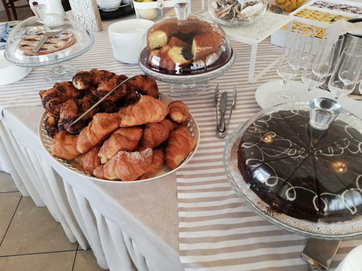 מרינה די פיאטרסנטה Hotel Coluccini מראה חיצוני תמונה